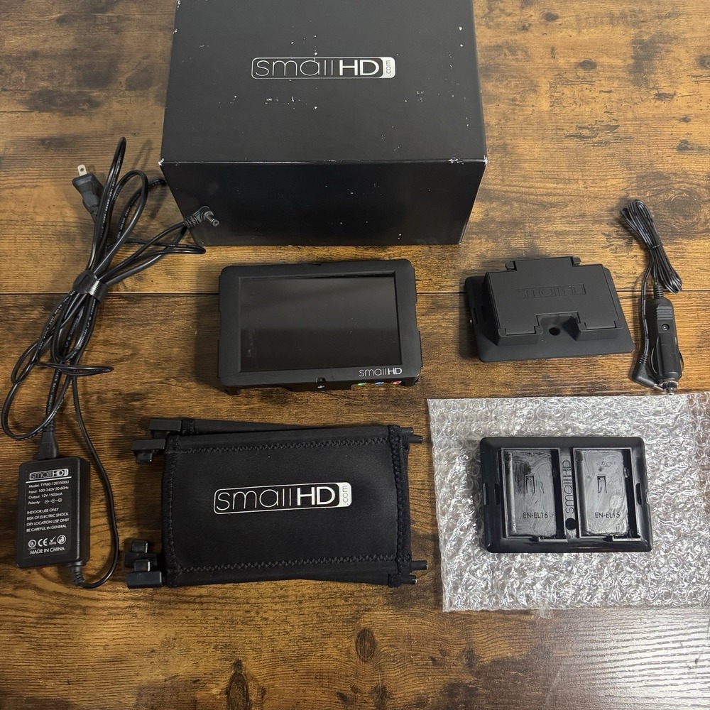 Small HD DP6 5.6" Field Monitor Kit HDMI With Battery Pack, Charger, Case & More